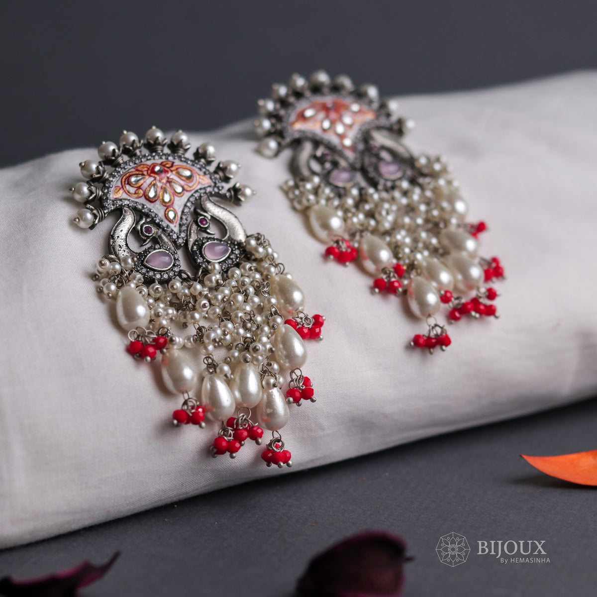 HANDMADE TWILIGHT SEMI HANDMADE HANDPAINTED MONALISA AND BEADED EARRING ER40