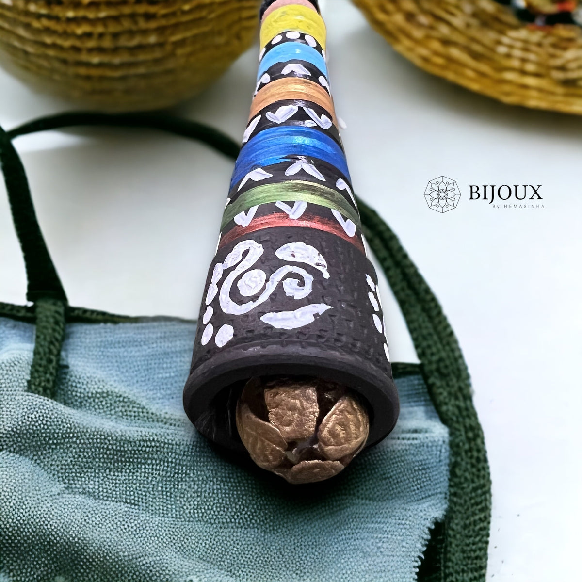 FROSTY FIZZ FRIEND TERRACOTTA PENDANT WITH BLACK ROPE TR16