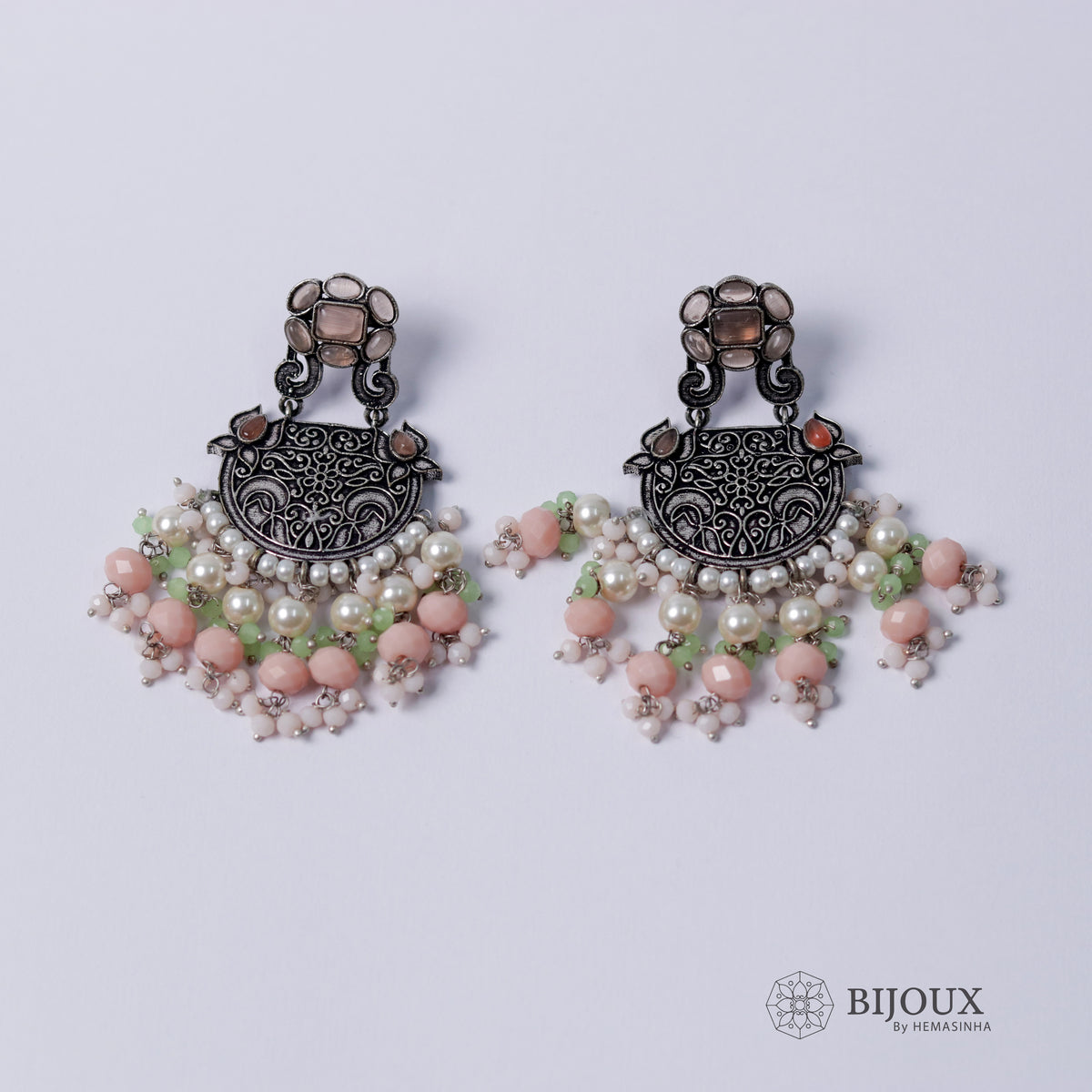 WORN-IN WONDER SEMI- HANDMADE MONOLISA BEADED FAUX SILVER EARRING ER43