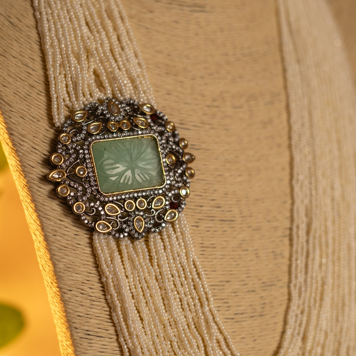 SHERINA PEARL CARVING STONE HANDMADE STATEMENT MALA ML16