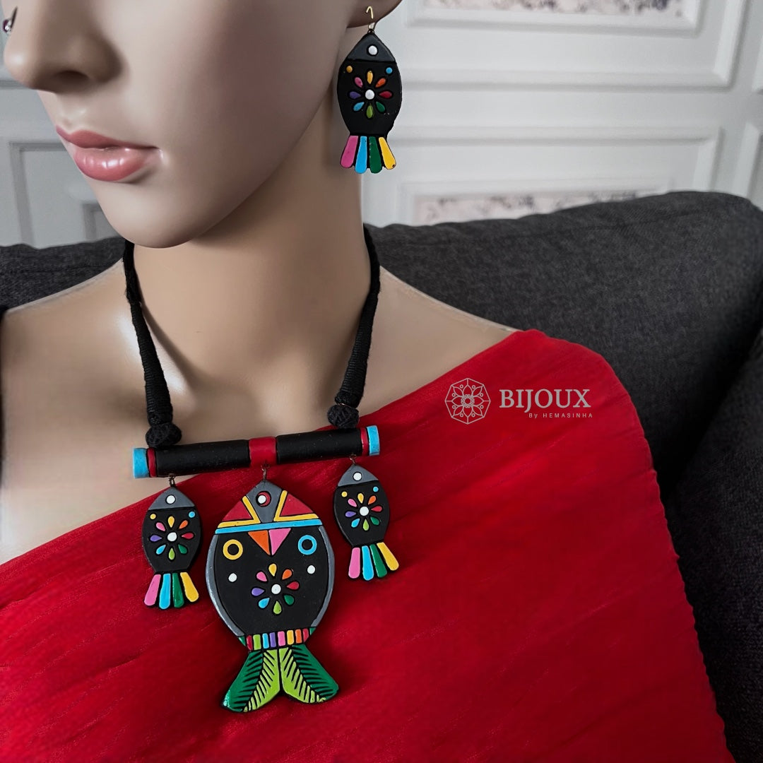 THREE FISHES FAIRY TALE TEROCOTTA  NECKLACE WITH EARRINGS TR28