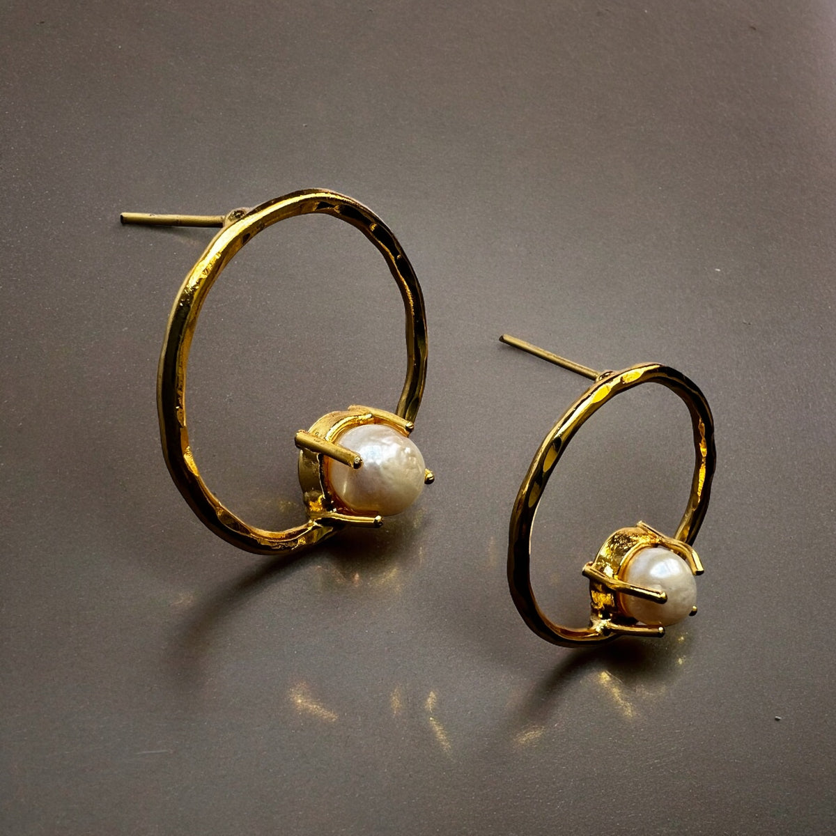 SOLO ROUND GOLD TONED EARRING WITH PEARL HANDMADE STUD  ER221