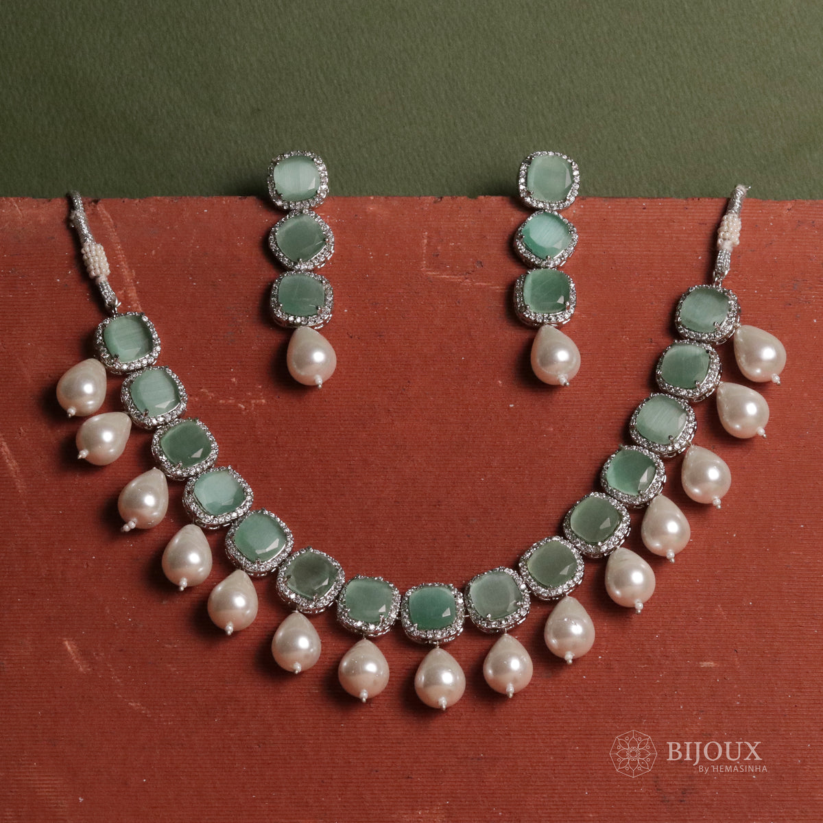 AD STONE SPLENDOUR VICTORIAN SEMI HANDMADE NECKLACE NL42