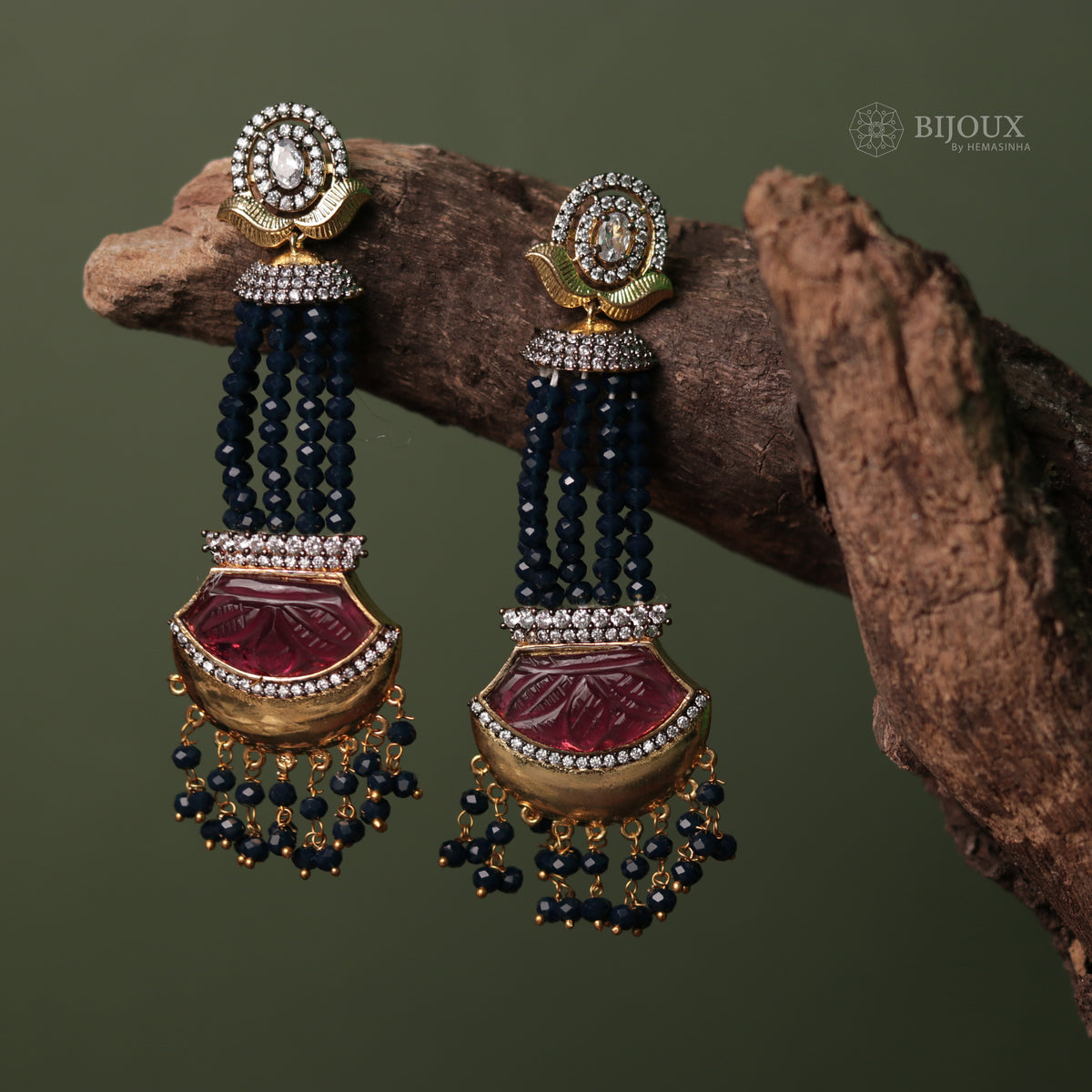 CRYSTAL ELEGANCE HANDMADE GOLD TONED DROPS WITH CARVING STONE ER91