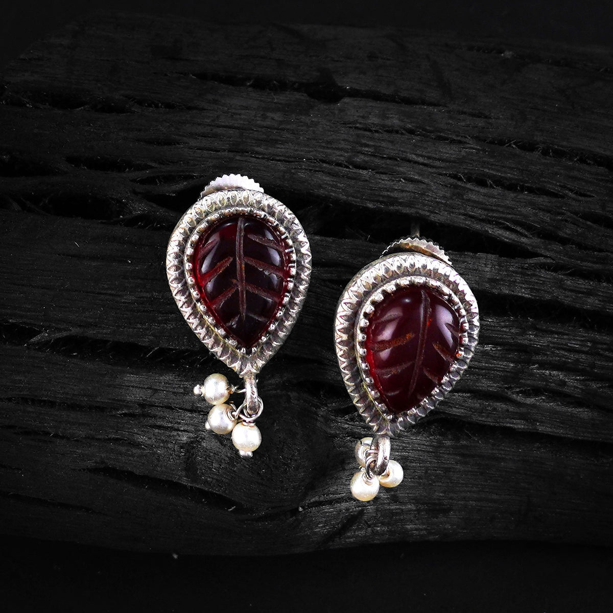 RELIKA FAUX SILVER BIJOUX PREMIUM AND EXCLUSIVE CARVING STONE SEMI HANDMADE CARVING NECKLACE WITH EARRINGS NL135