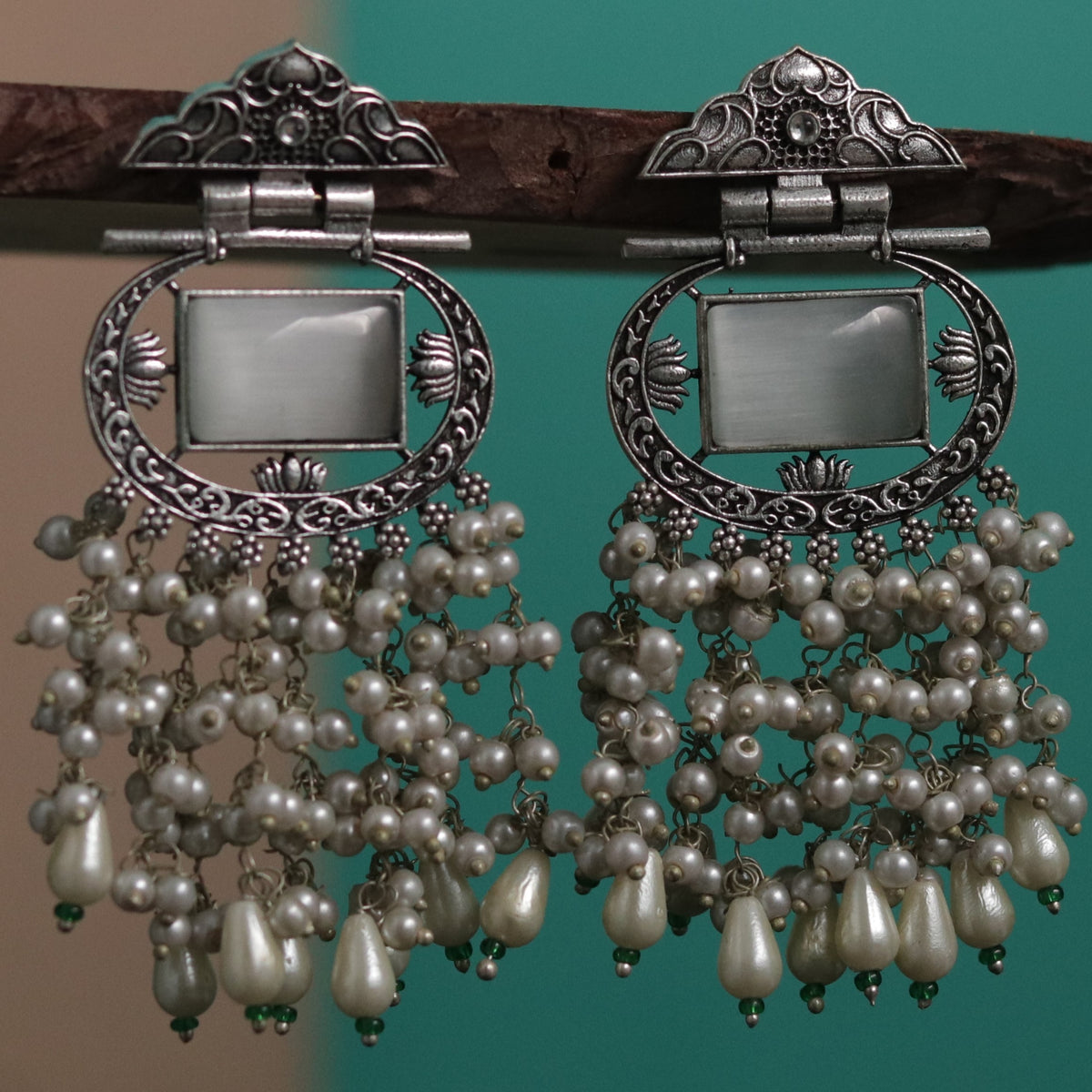 ZEPHYR SEMIHANDMADE BEADED OXIDIZED DANGLER EARRING ER104