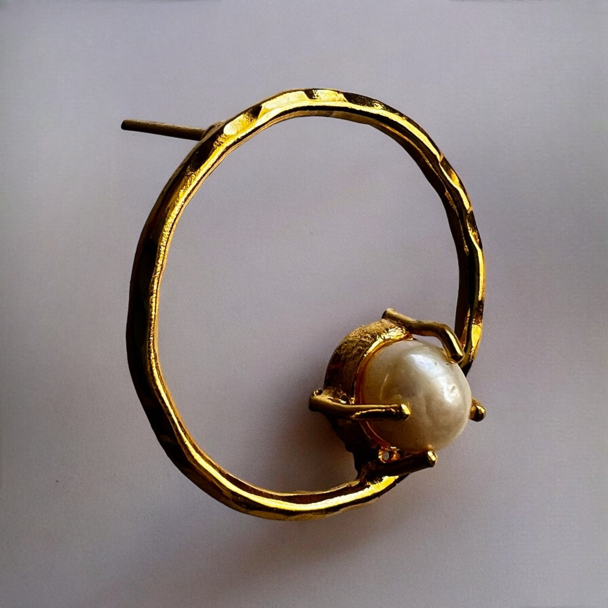 SOLO ROUND GOLD TONED EARRING WITH PEARL HANDMADE STUD  ER221