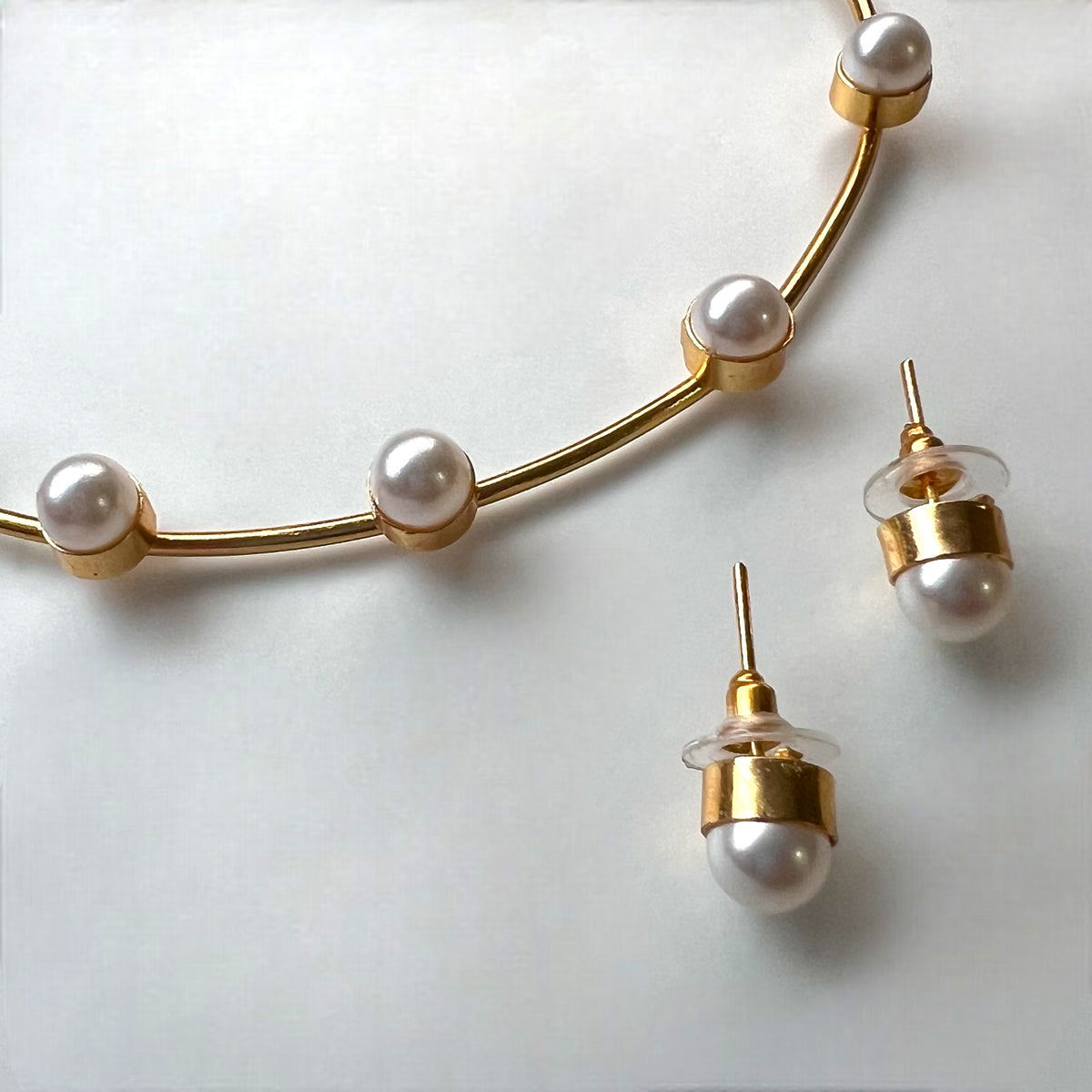 ISAL HANDMADE GOLD TONED HASLI/NECKPIECE WITH EARRINGS CH423