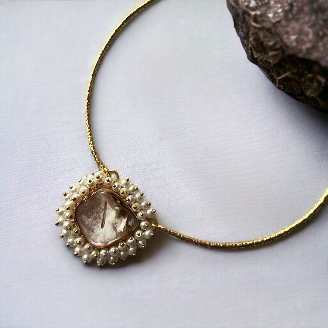 AERA MOP GOLDTONED HANDMADE CHOKER/HASLI WITH EARRINGS CH418