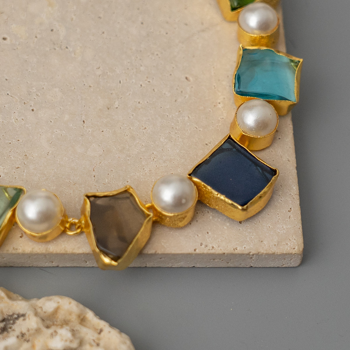 MINARI BIJOUX RAW STONE GOLD TONED HANDMADE CHOKER WITH EARRINGS CH528