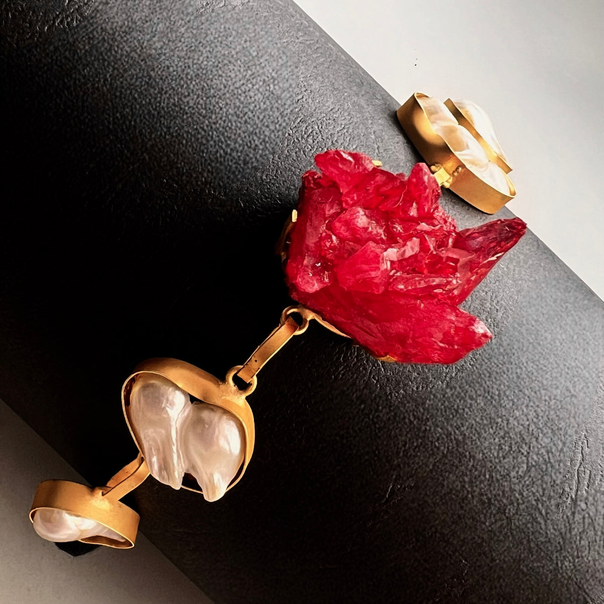 FLORA BIJOUX PREMIUM AND EXCLUSIVE MOP AND RAW STONE HANDMADE CHOKER CH88