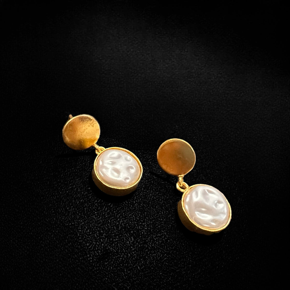 GARGI HANDMADE GOLD TONED HASLI/NECKPIECE WITH EARRINGS WITH EARRINGS CH424