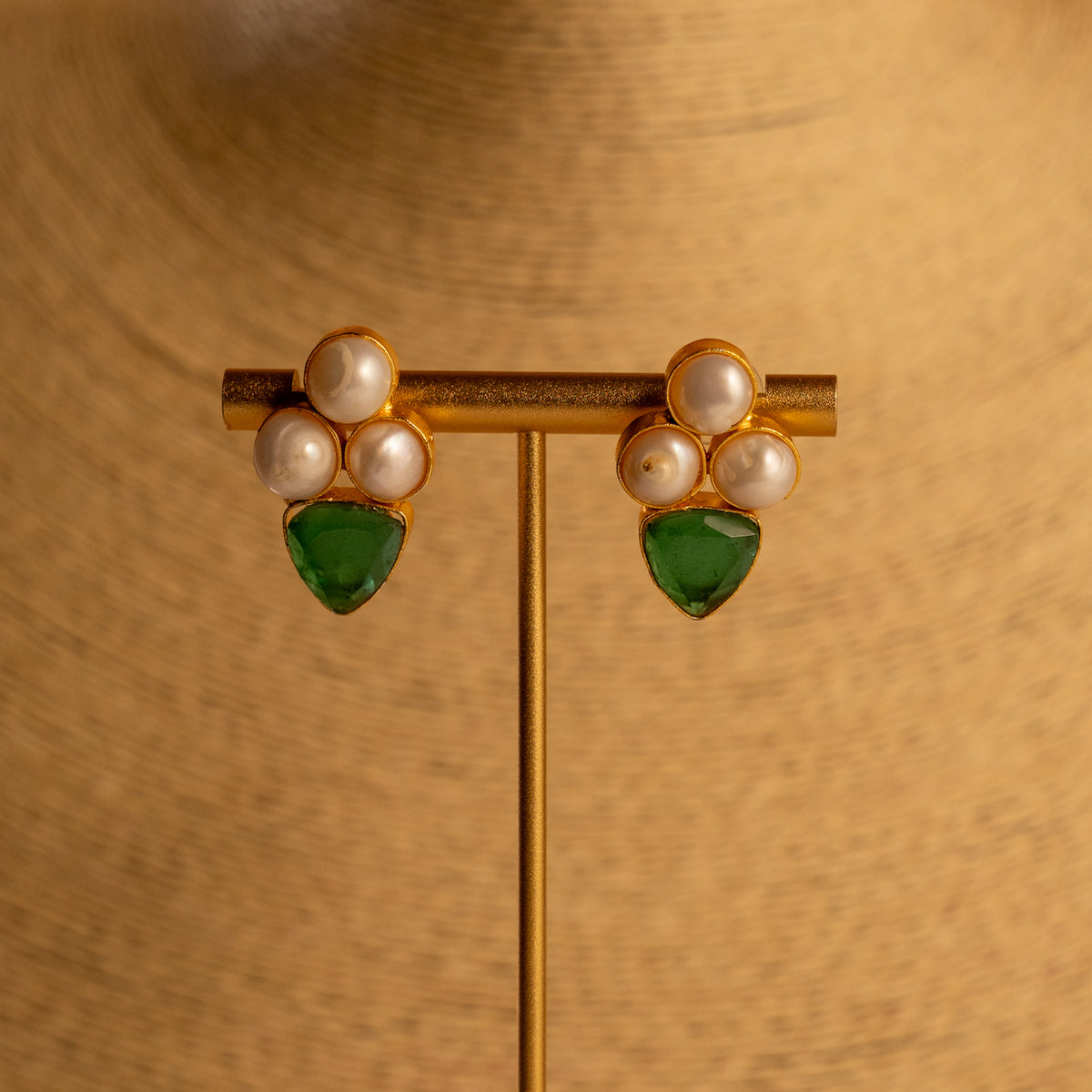 VIHARA MOP AND RAW STONE HANDMADE GOLD TONED RAW AND RUSTIC FINISH NECKLACE NL34