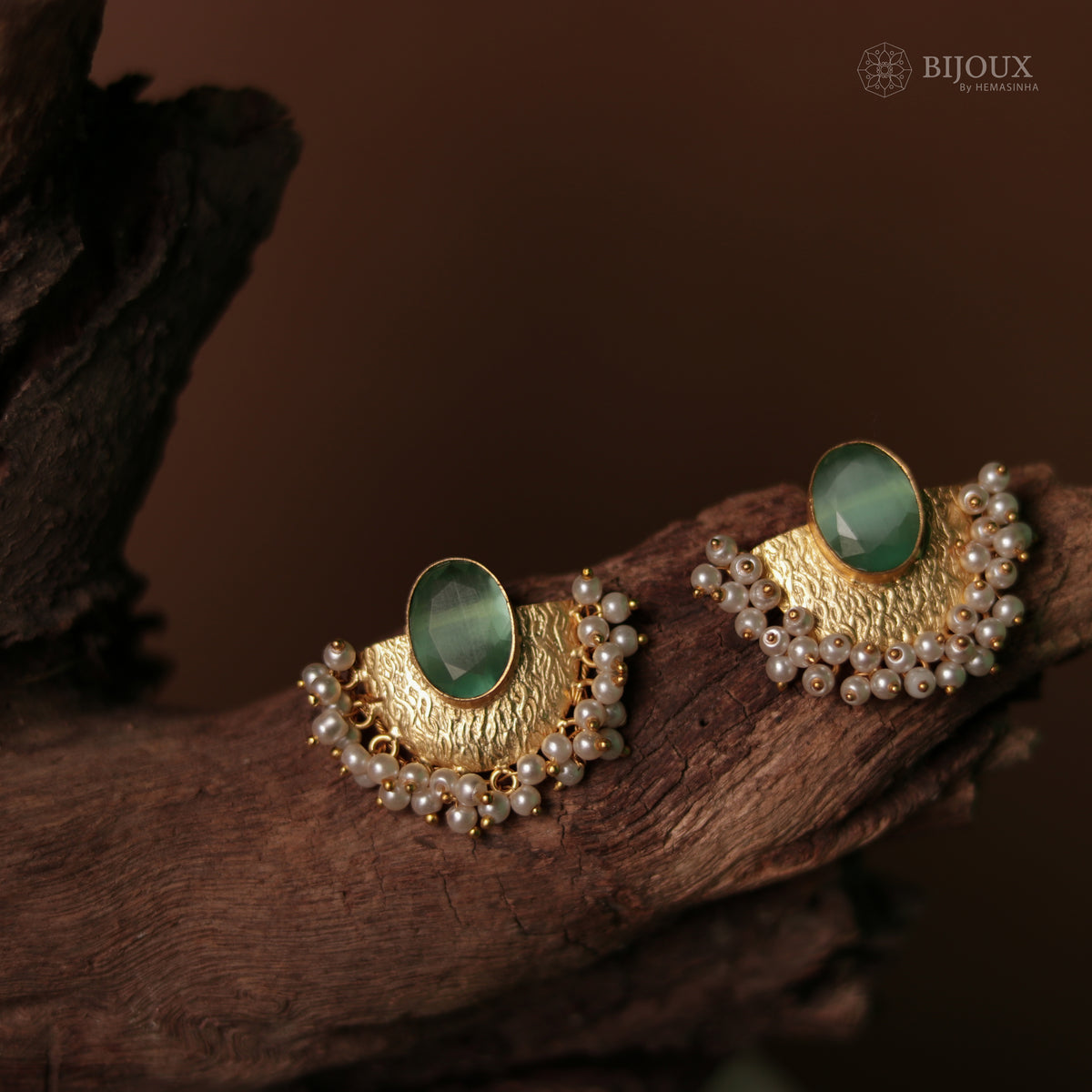 UDHAYA HANDMADE GLASS STONE HANDMADE AND  HAMMERED STUDS ER76
