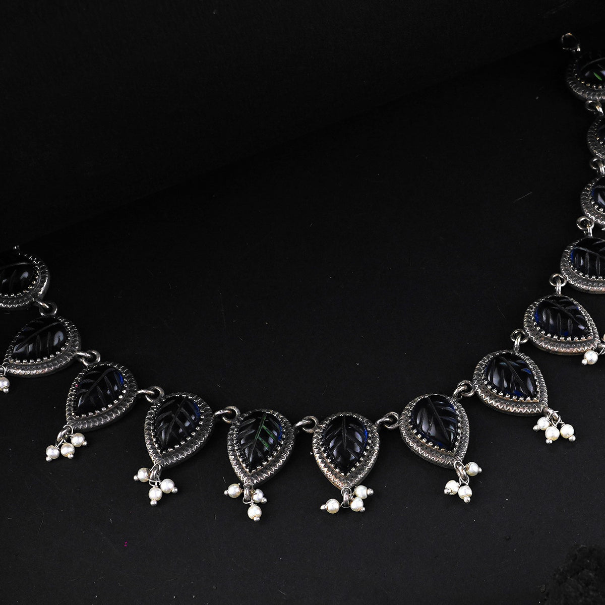 RELIKA FAUX SILVER BIJOUX PREMIUM AND EXCLUSIVE CARVING STONE SEMI HANDMADE CARVING NECKLACE WITH EARRINGS NL135
