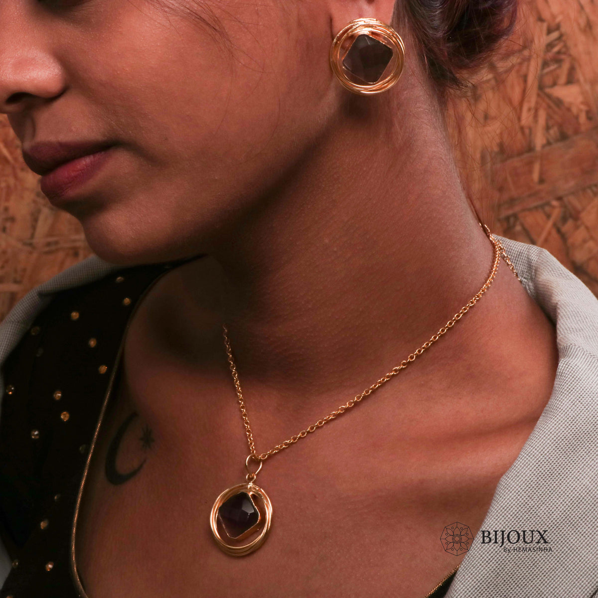 RILEY HANDMADE HAND HAMMERED  GOLD TONED NECKLAC AND EARRINGS OF12