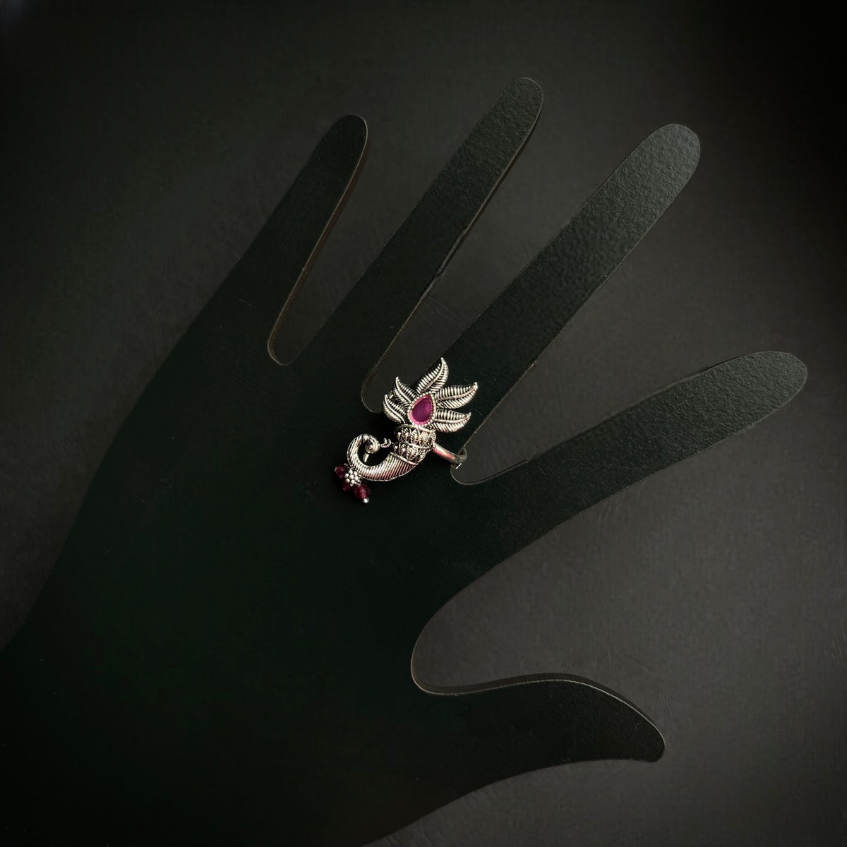 PEACOCK FLORAL OXIDIZED FINGER RING R73
