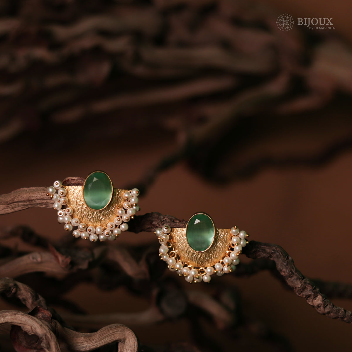 UDHAYA HANDMADE GLASS STONE HANDMADE AND  HAMMERED STUDS ER76