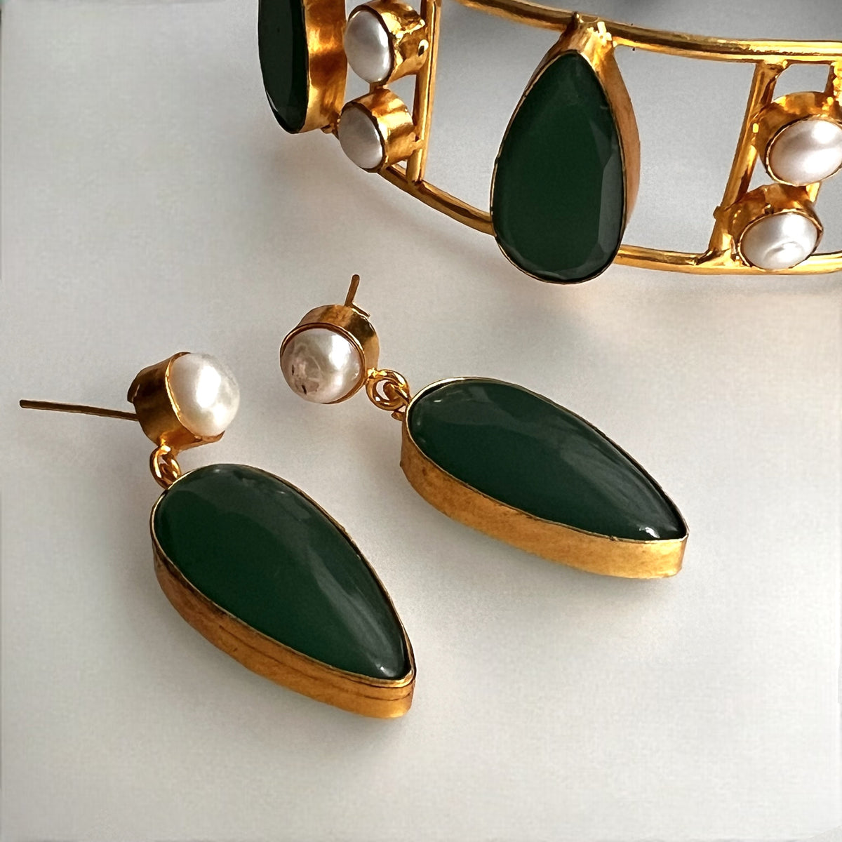 RIMA EMERALD AND PEARL BIJOUX PREMIUM AND EXCLUSIVE HANDMADE CHOKER / HASLI  WITH EARRINGS CH50