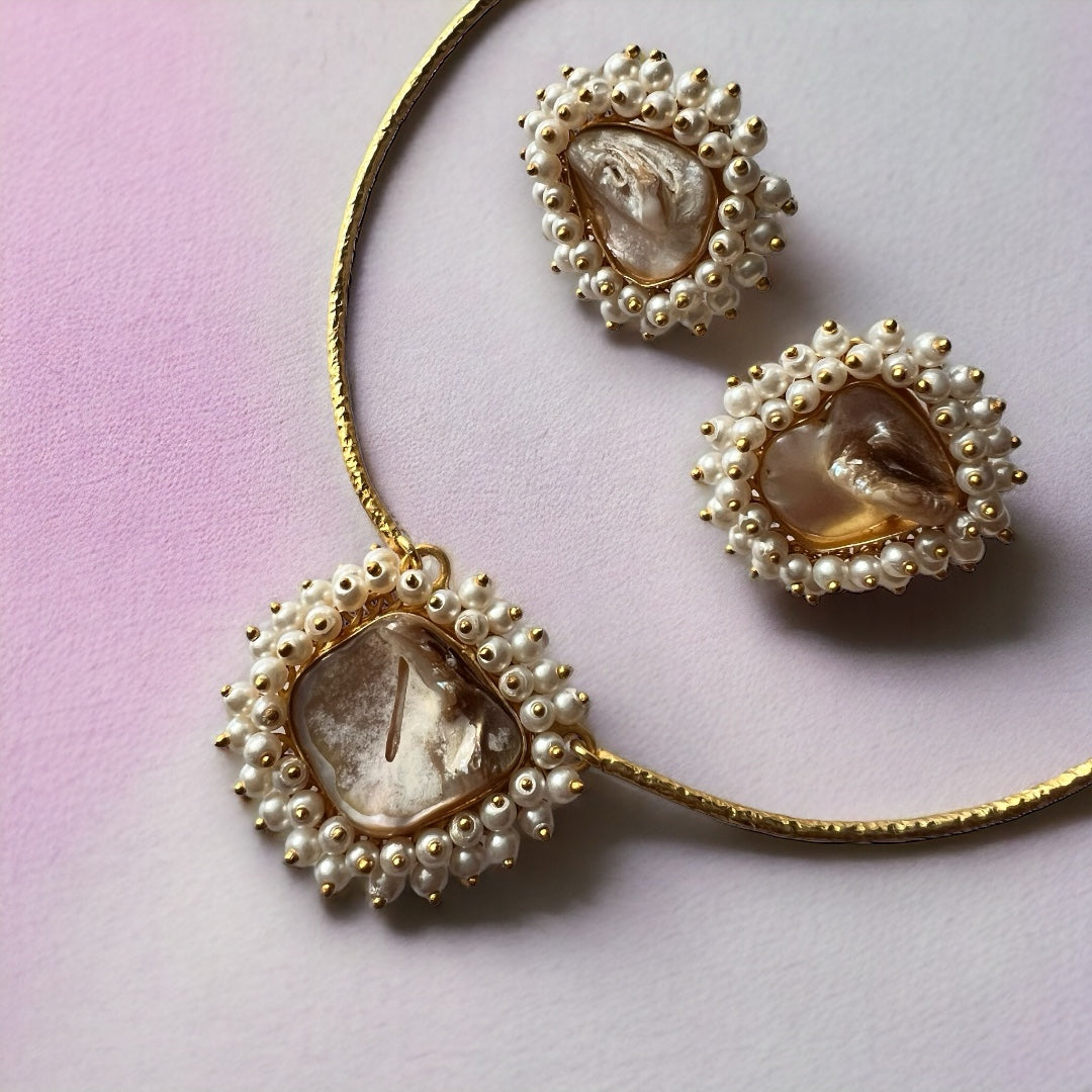 AERA MOP GOLDTONED HANDMADE CHOKER/HASLI WITH EARRINGS CH418