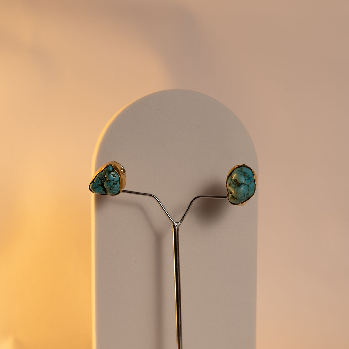 VENKAT BIJOUX, HANDCRAFTED TURQUOISE, MOP SHELL, AND RAW SATONE MALA WITH EARRINGS ML168