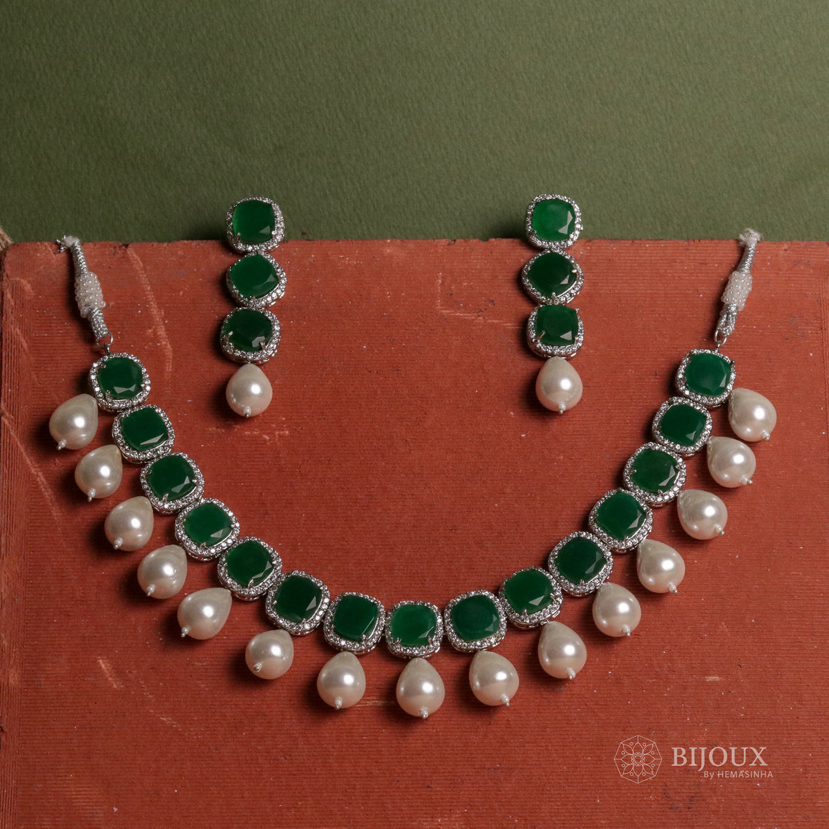 AD STONE SPLENDOUR VICTORIAN SEMI HANDMADE NECKLACE NL42