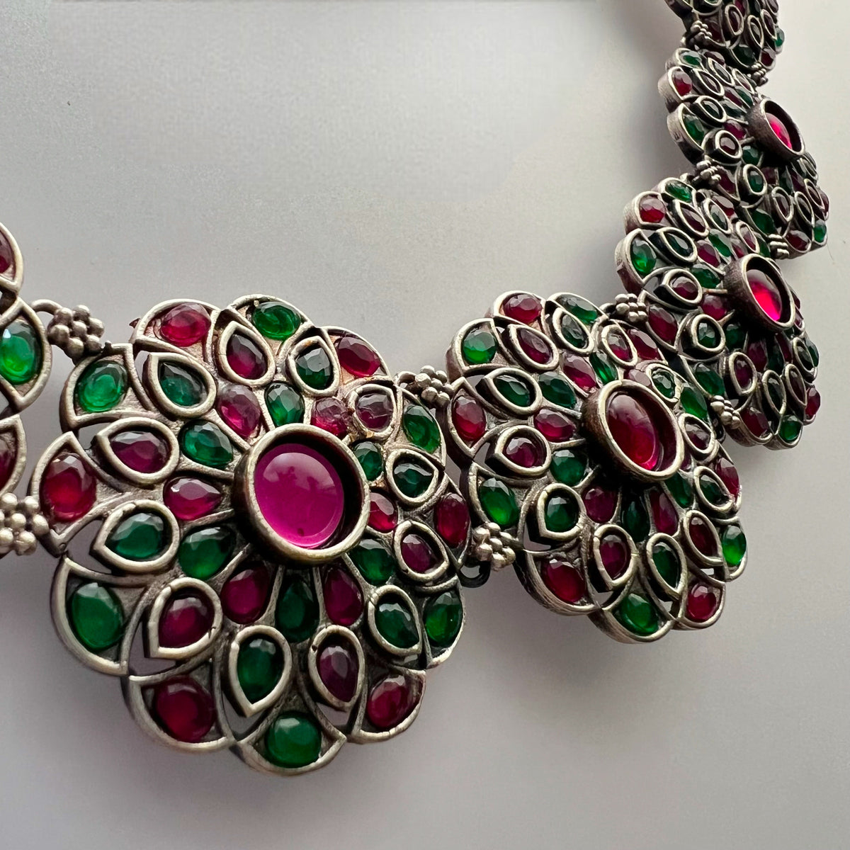 BRUNDHA FAUX SILVER SEMI HANDMADE ANTIQUE NECKPIECE/NECKLACE WITH EARRING NL262