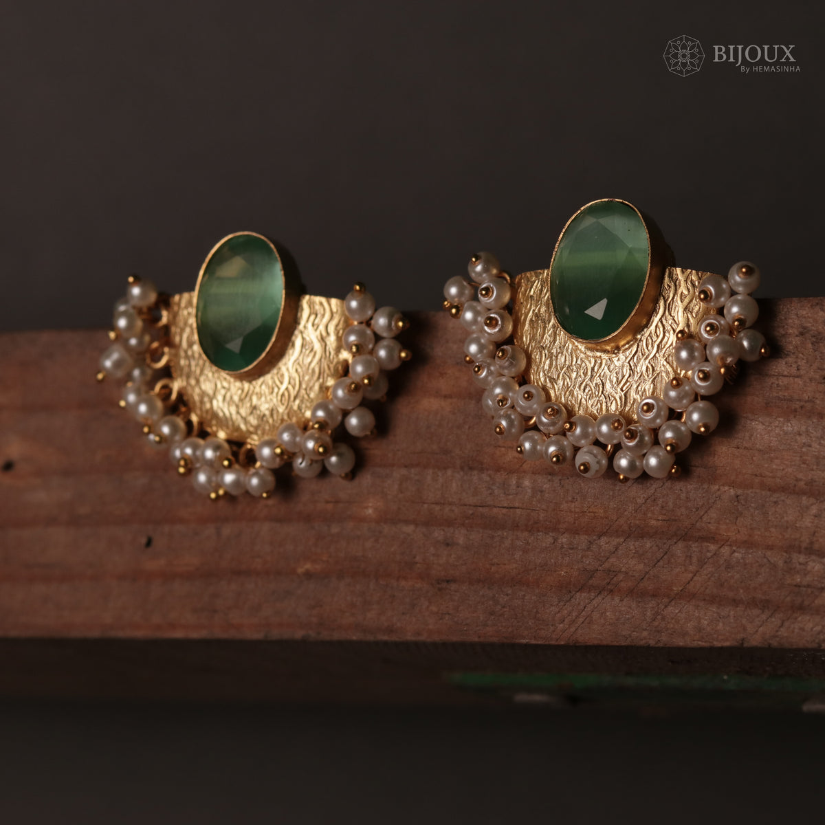 UDHAYA HANDMADE GLASS STONE HANDMADE AND  HAMMERED STUDS ER76