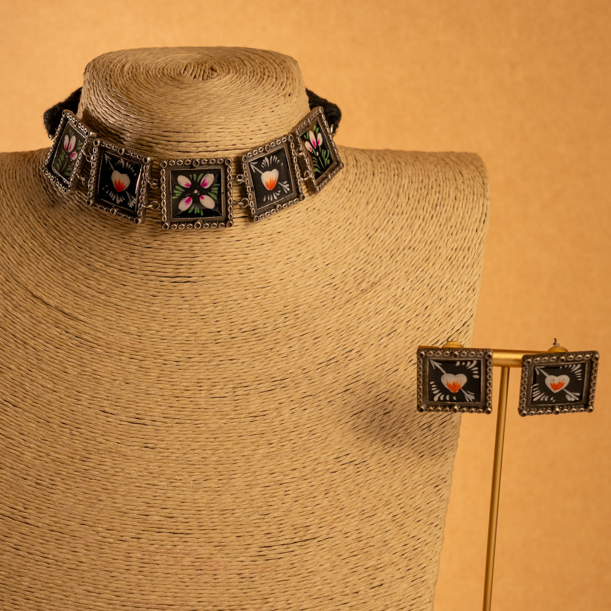 SHEETHAL HAND PAINTED AND HANDMADE  RUSTIC LOOK NECKPIECE NECKLACE NL71