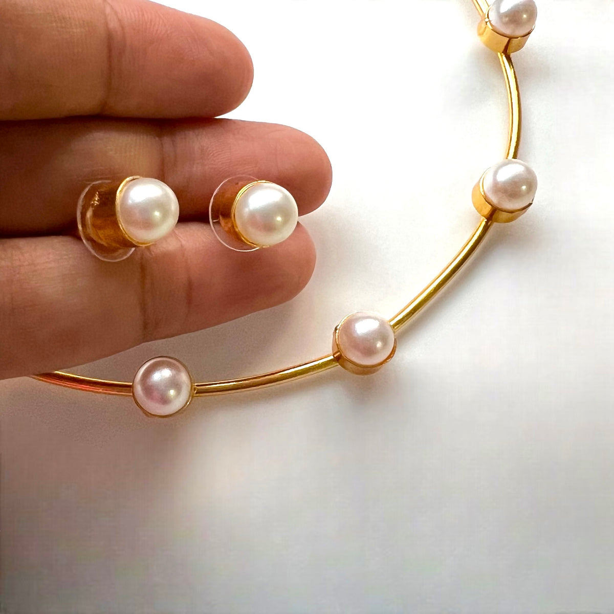 ISAL HANDMADE GOLD TONED HASLI/NECKPIECE WITH EARRINGS CH423