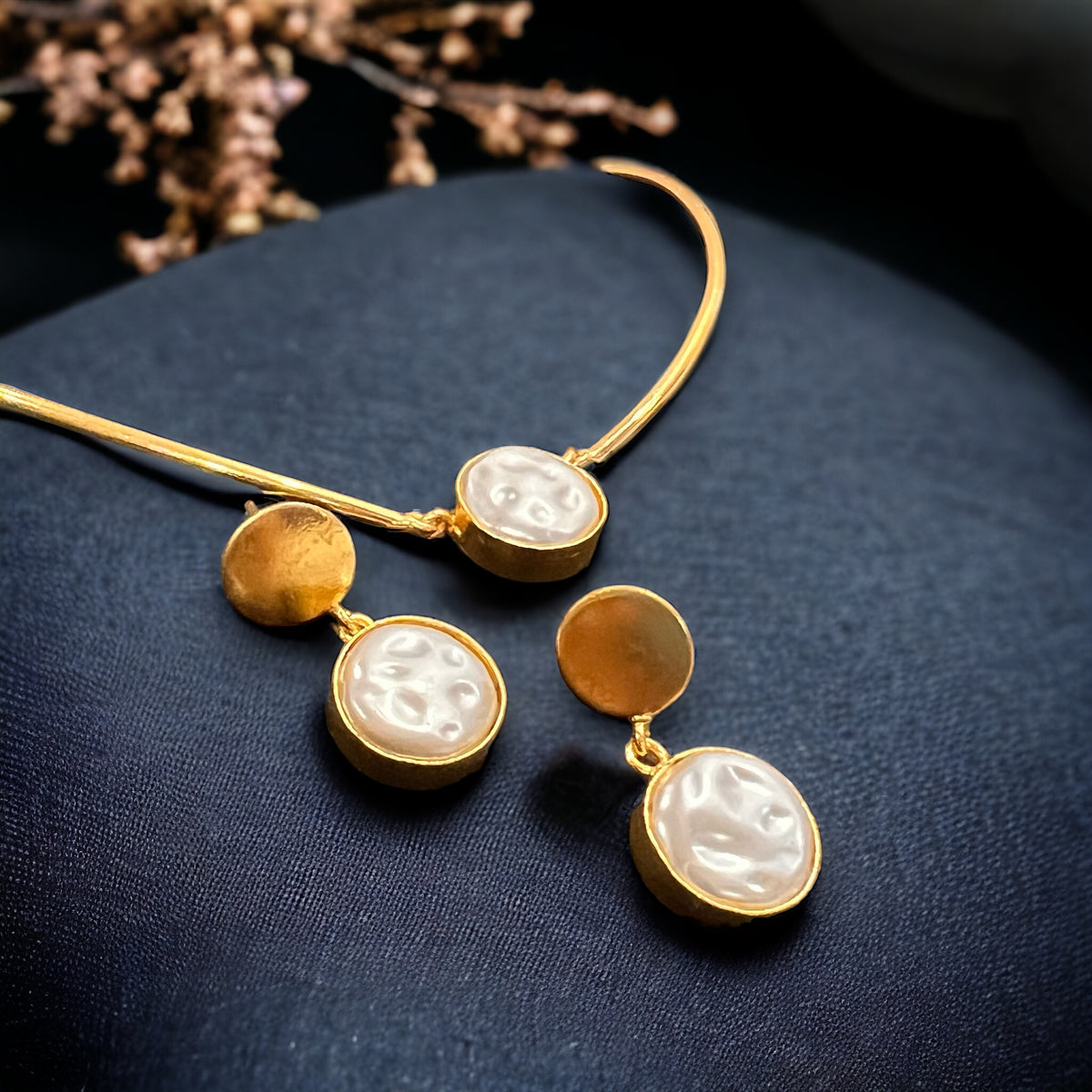 GARGI HANDMADE GOLD TONED HASLI/NECKPIECE WITH EARRINGS WITH EARRINGS CH424