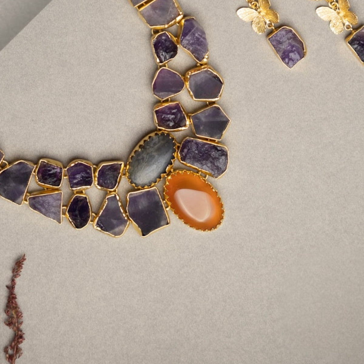 KASHVI PREMIUM 18K PLATED HANDMADE RAW STONE AND POLISHED STONE NECKPIECE/NECKLACE EARRINGS NL252.