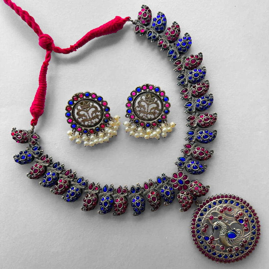 MOULITHA FAUX SILVER PREMIUM SEMI HANDMADE CARVING NECKLACE WITH EARRINGS NL132