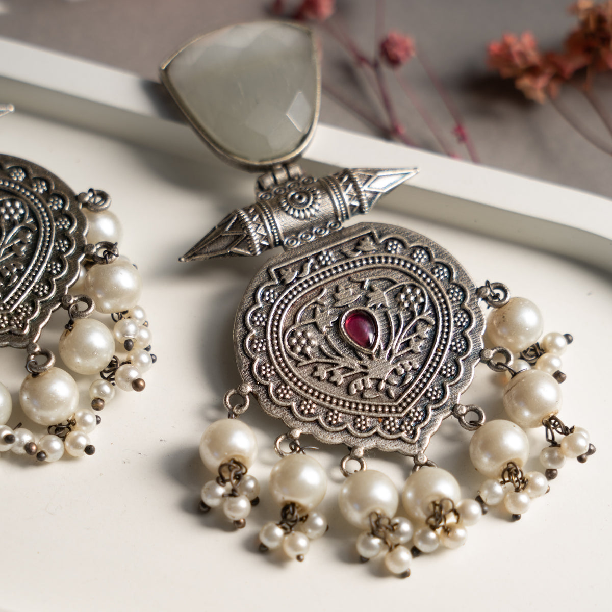 PARU FAUX SILVER SEMI HANDMADE ANTIQUE  MONALISA STONE EARRINGS ER743