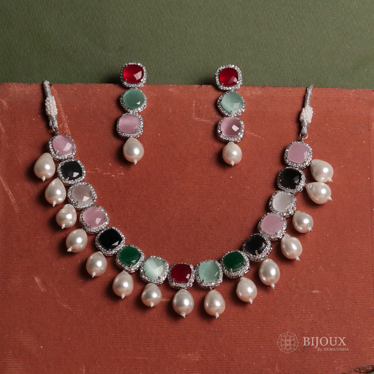 AD STONE SPLENDOUR VICTORIAN SEMI HANDMADE NECKLACE NL42