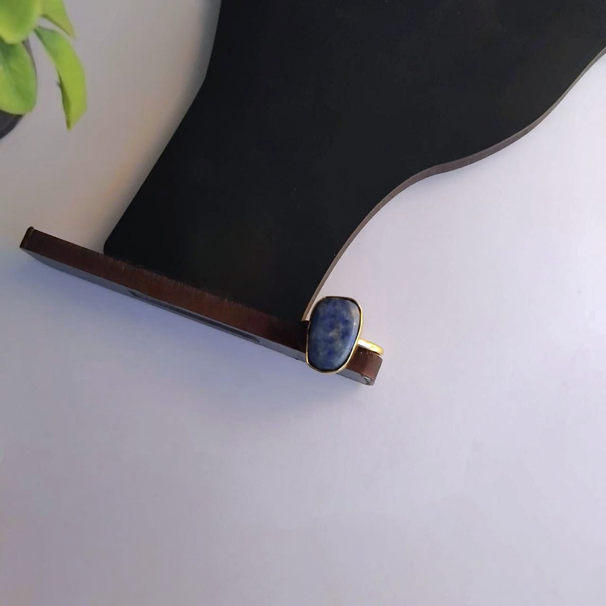 RESHU PREMIUM HANDMADE NATURAL STONES GOLD POLISH RING R98