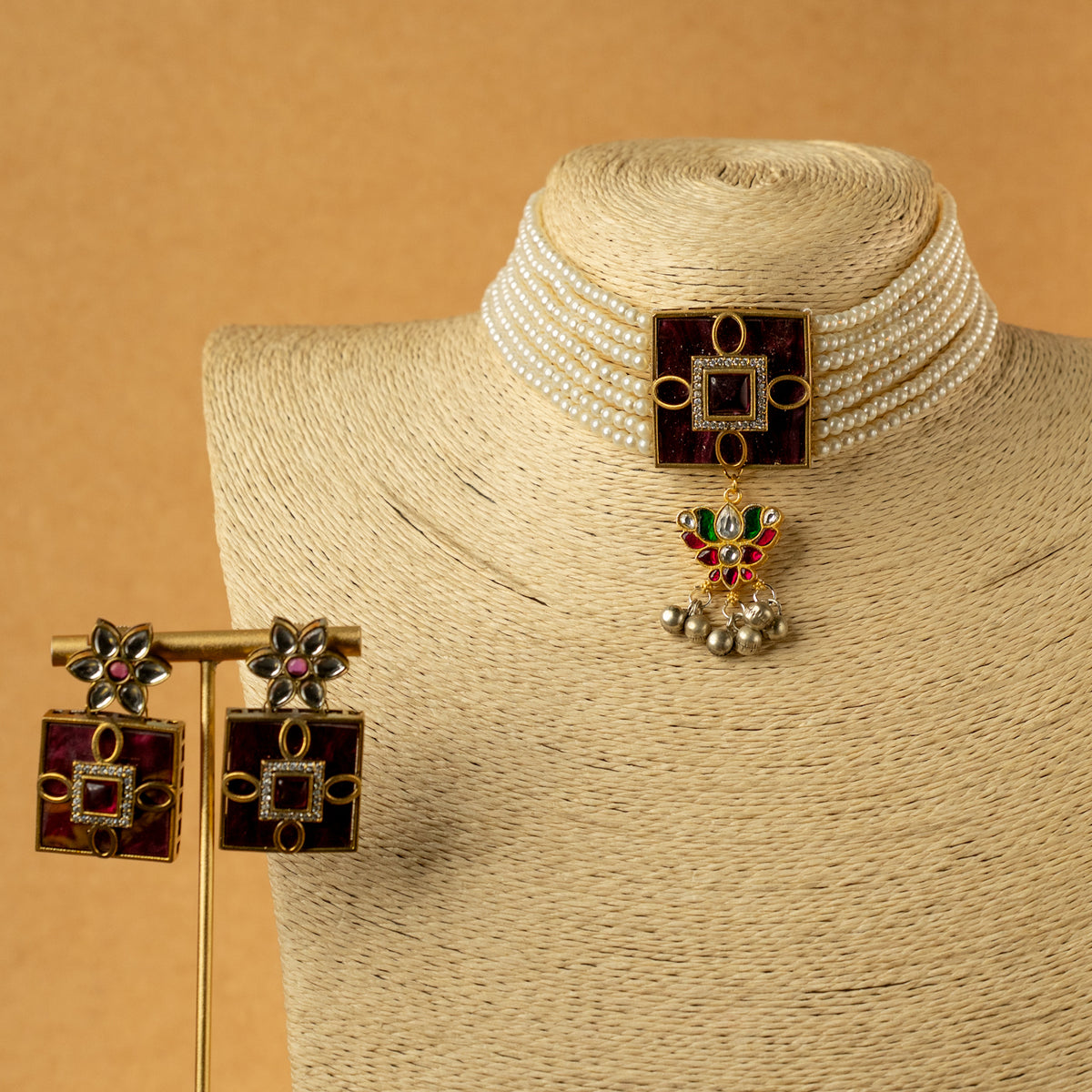 QURA SEMI HANDMADE MONALISA STONES WITH PACHI KUNDAN CHOKER/NECKPIECE EARRINGS NL324