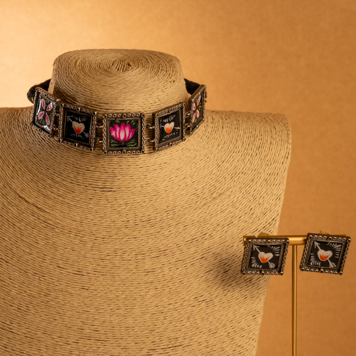 SHEETHAL HAND PAINTED AND HANDMADE  RUSTIC LOOK NECKPIECE NECKLACE NL71