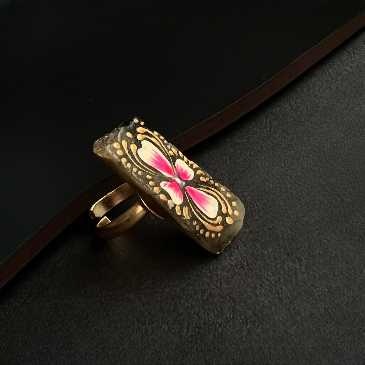 SRINAYS RAW STONE HANDMADE AND HAND  PAINTED GOLD TONED RING R14