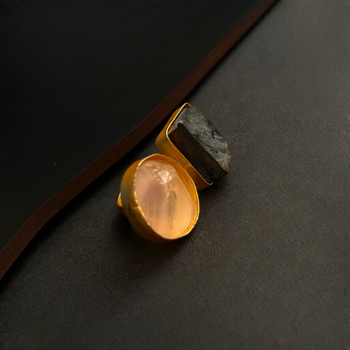 VARDHINI RAW STONE GOLD TONED RING R15