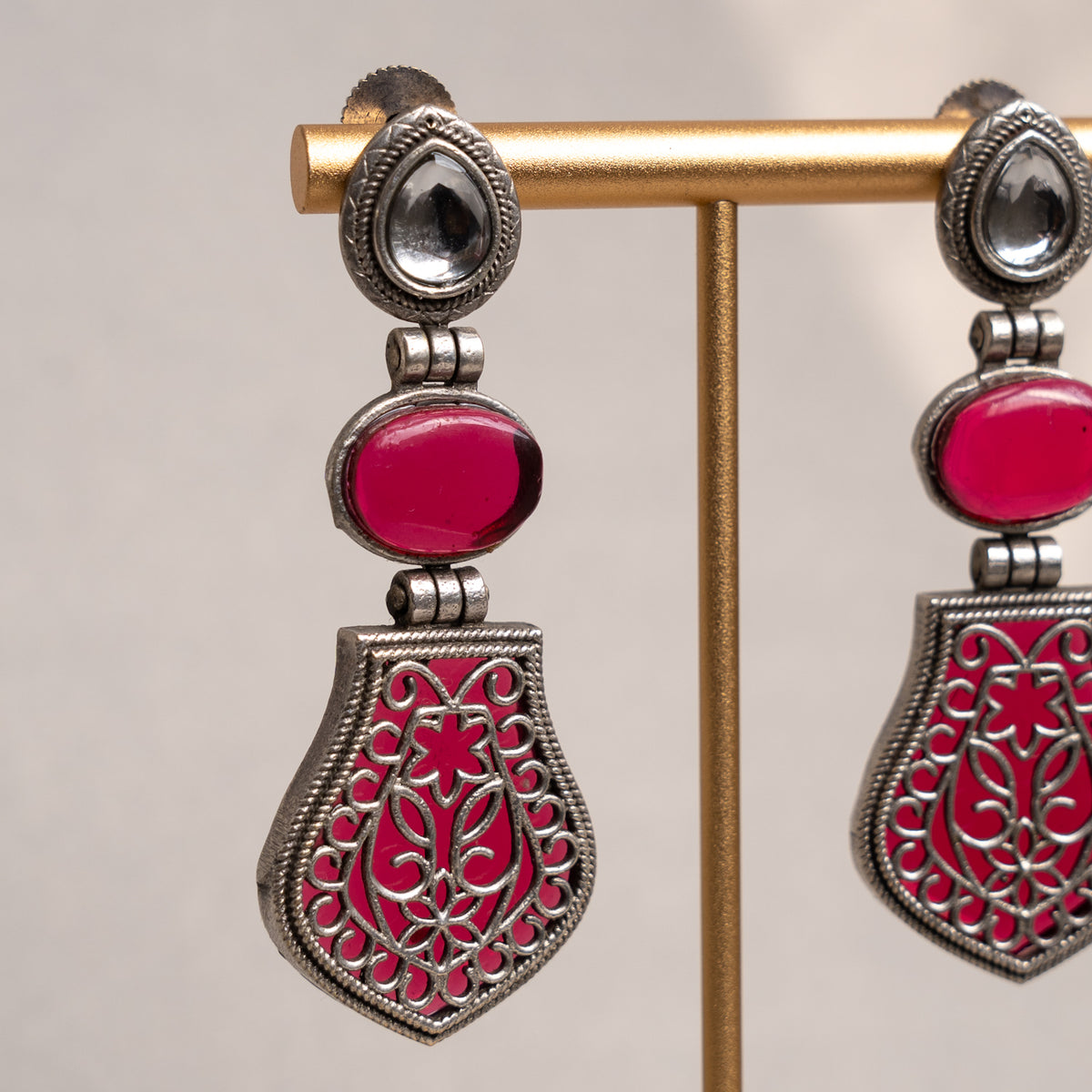 BRONWYN FAUX SILVER ANTIQUE SEMI HANDMADE MONALISA STONE EARRINGS ER775