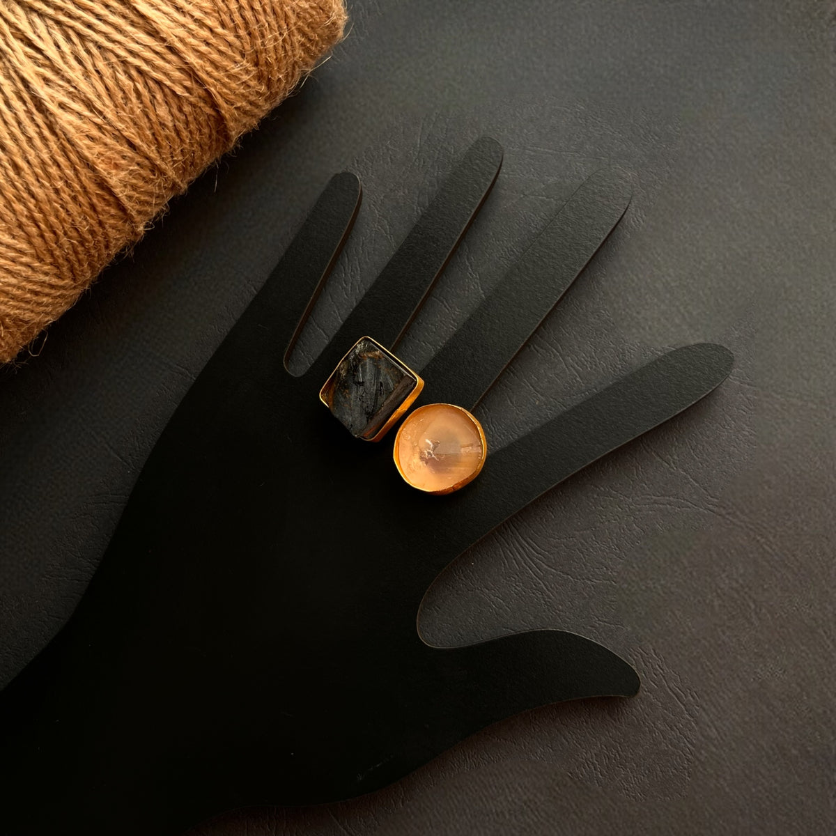 VARDHINI RAW STONE GOLD TONED RING R15