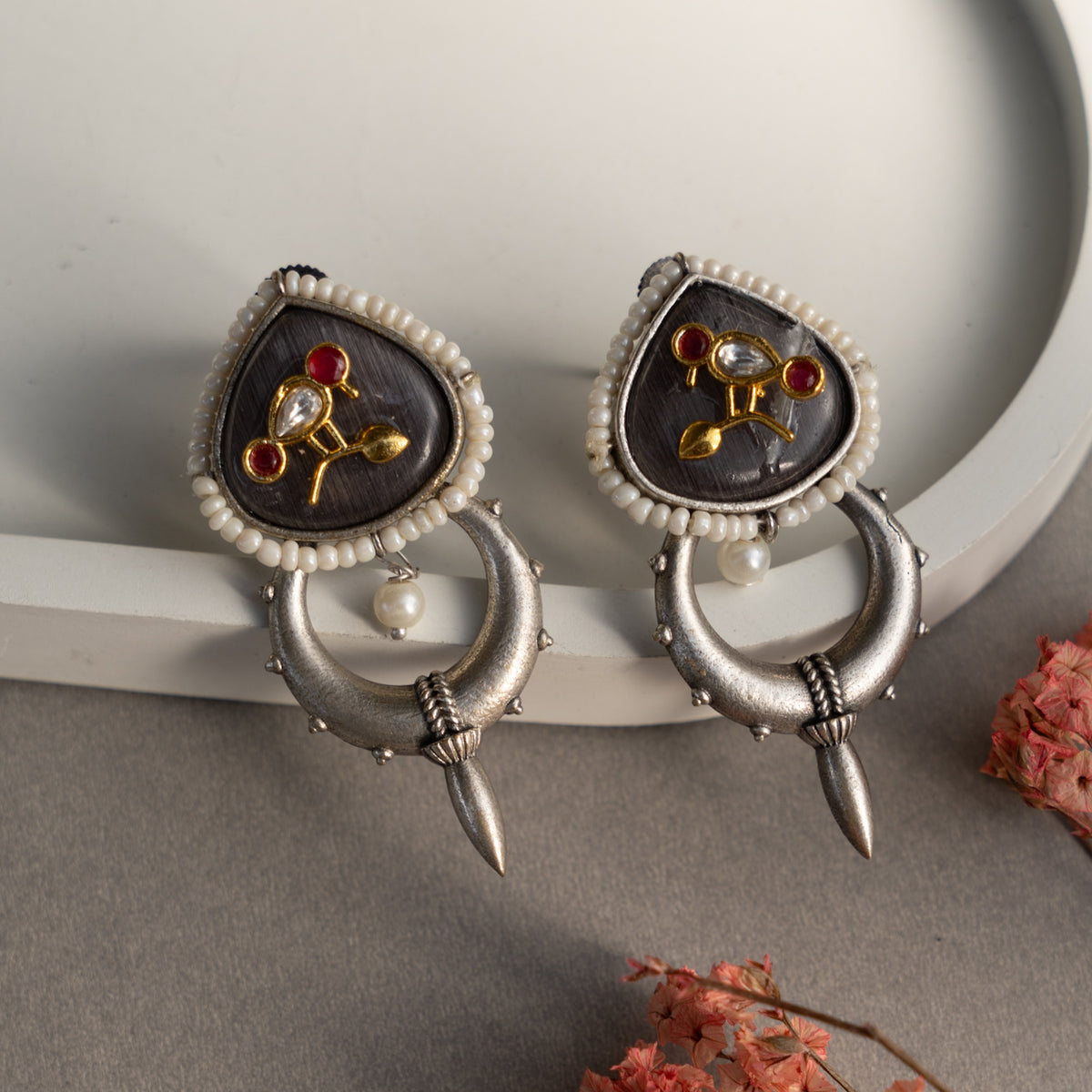 VASHTI FAUX SILVER ANTIQUE SEMI HANDMADE EARRINGS ER782