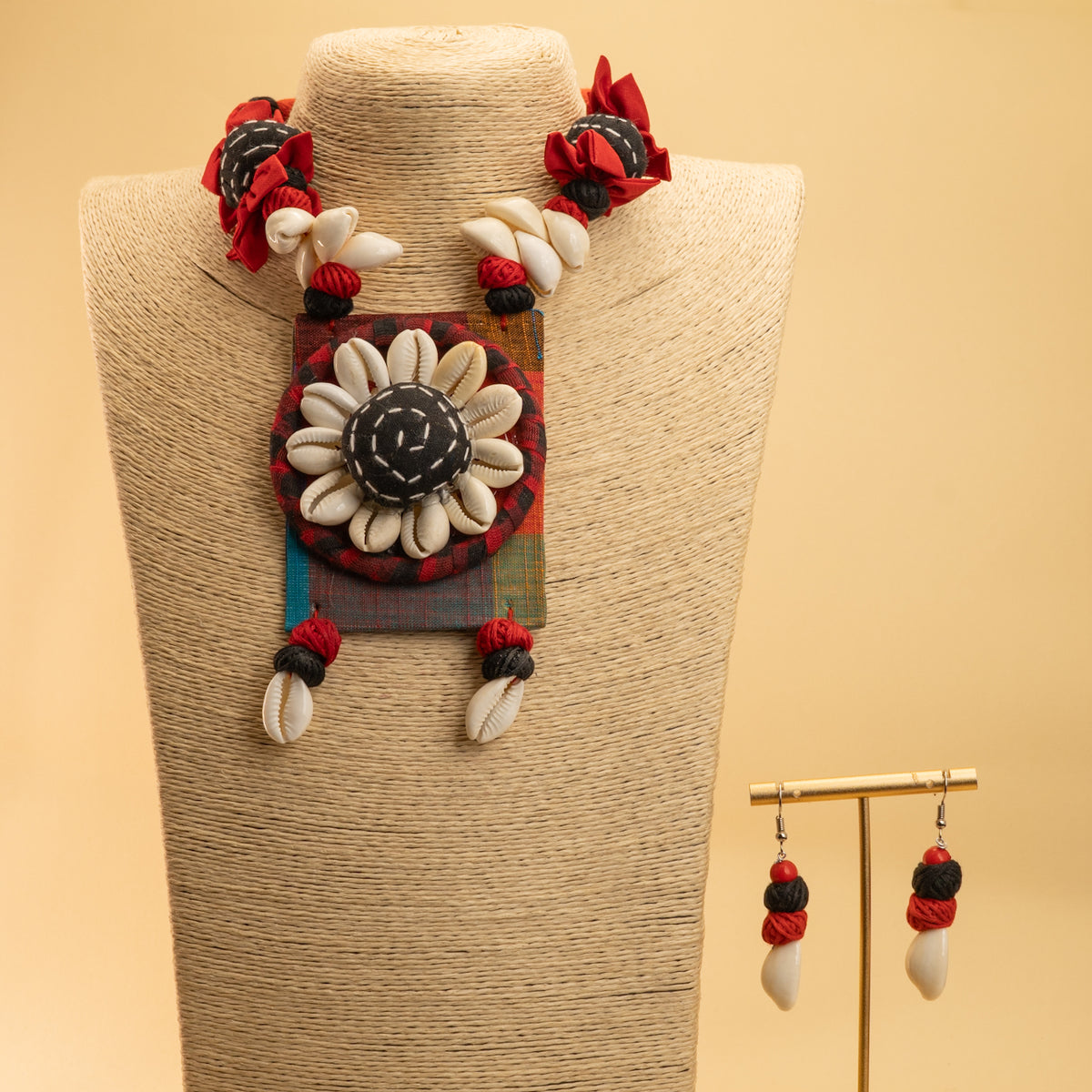 ZARA FABRIC AND BEADS HANDMADE AND HANDSTICHED MALA/ NECKPIECE ML89