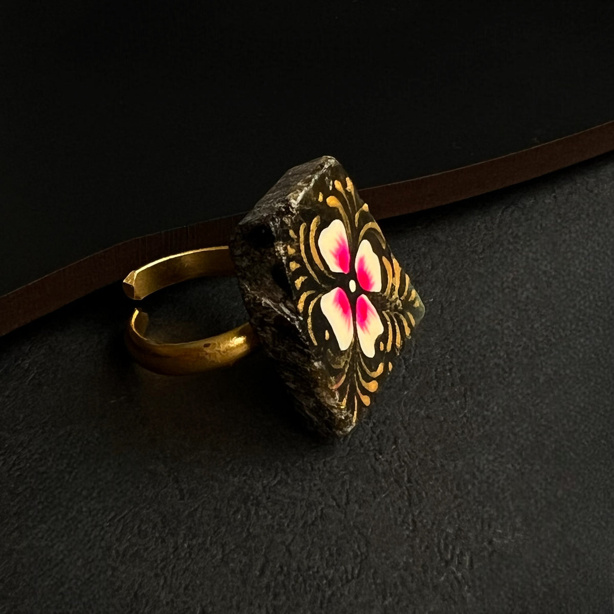 SRINAYS RAW STONE HANDMADE AND HAND  PAINTED GOLD TONED RING R14