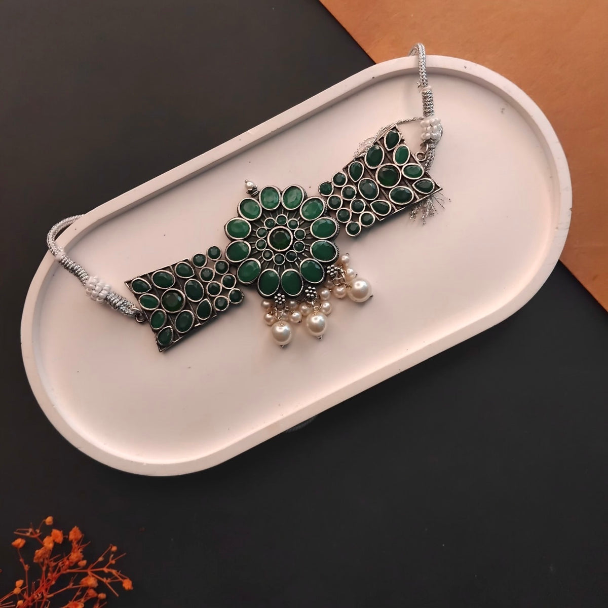 REESE SILVER LOOK ALIKE SEMI HANDMADE CHOKER/NECKPIECE CH406