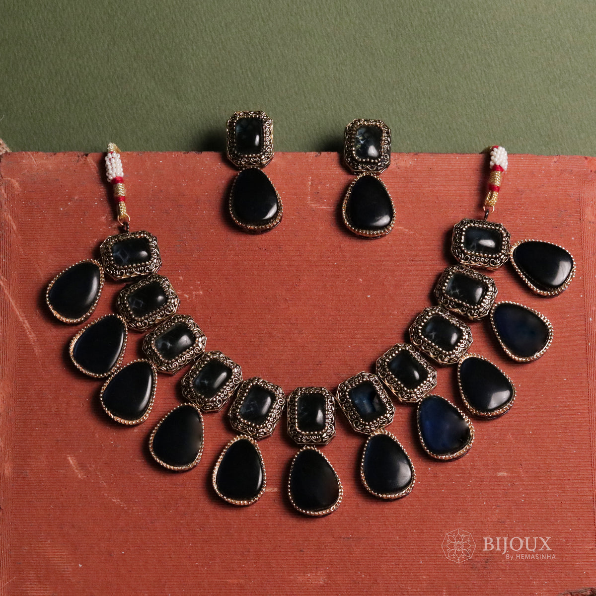 CAMEO VICTORIAN MONALISA SEMI HANDMADE NECKLACE NL41