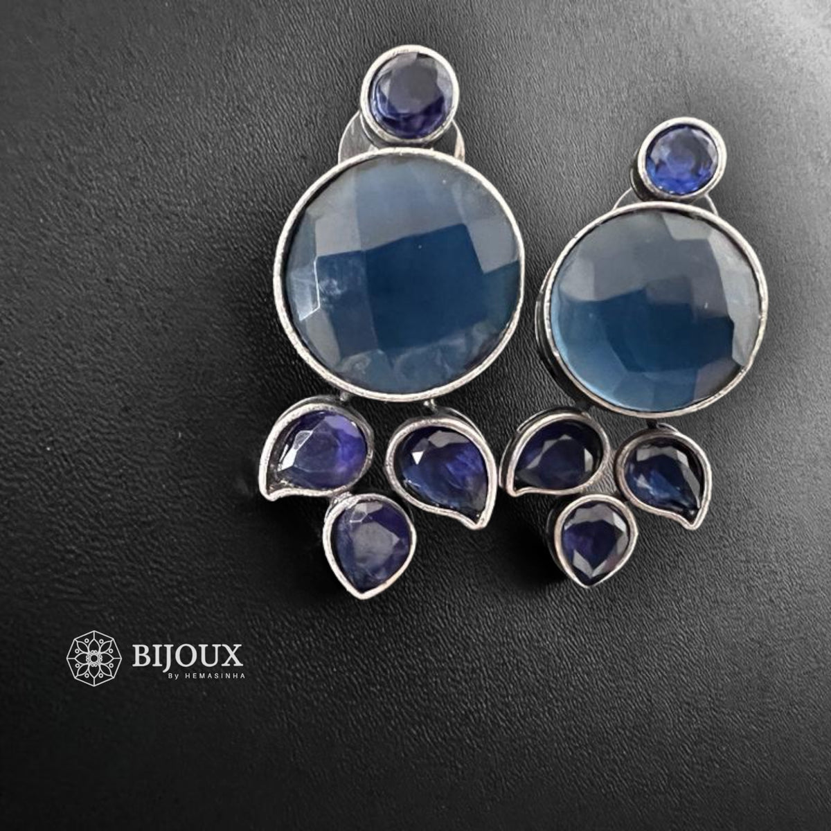 LEAFY ORBIT SILVER LOOK ALIKE ANTIQUE STUDS ER259