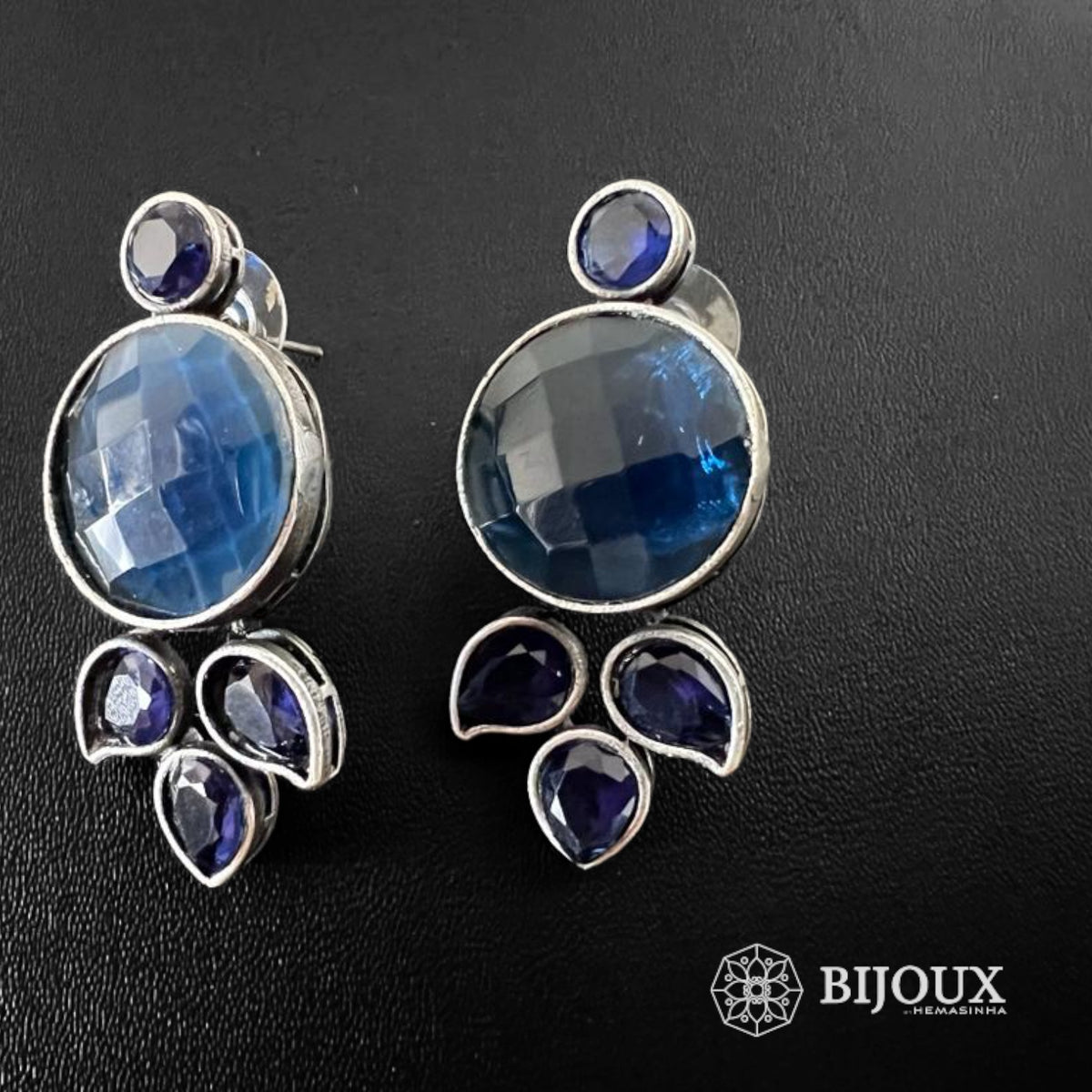 LEAFY ORBIT SILVER LOOK ALIKE ANTIQUE STUDS ER259