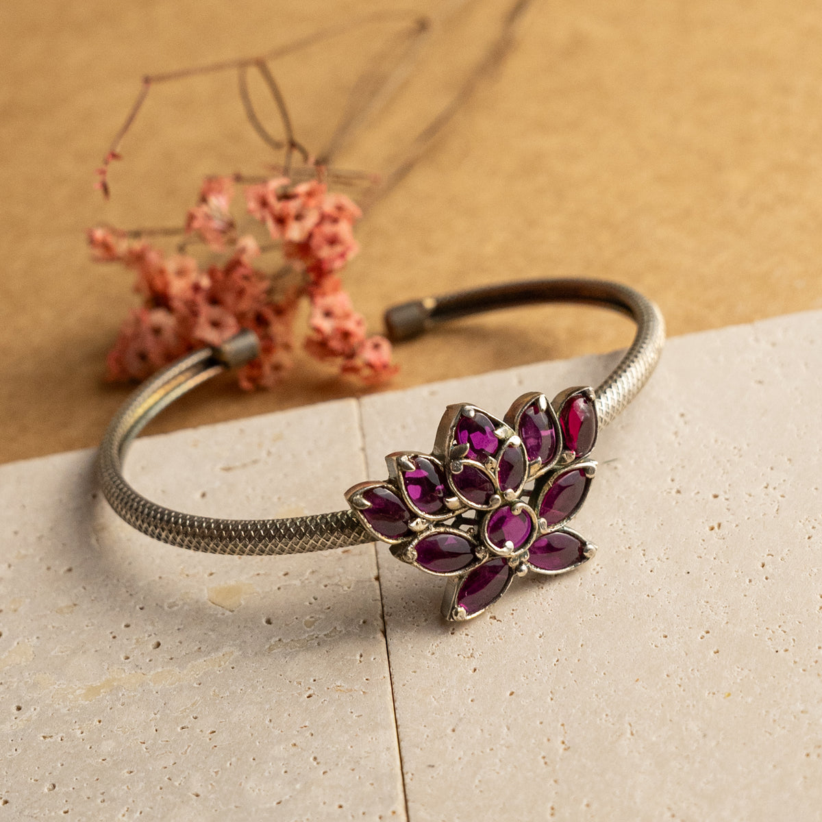 MANISHA HANDMADE SILVER TONED CLASSIC KEMP STONE BRACELETS BR69